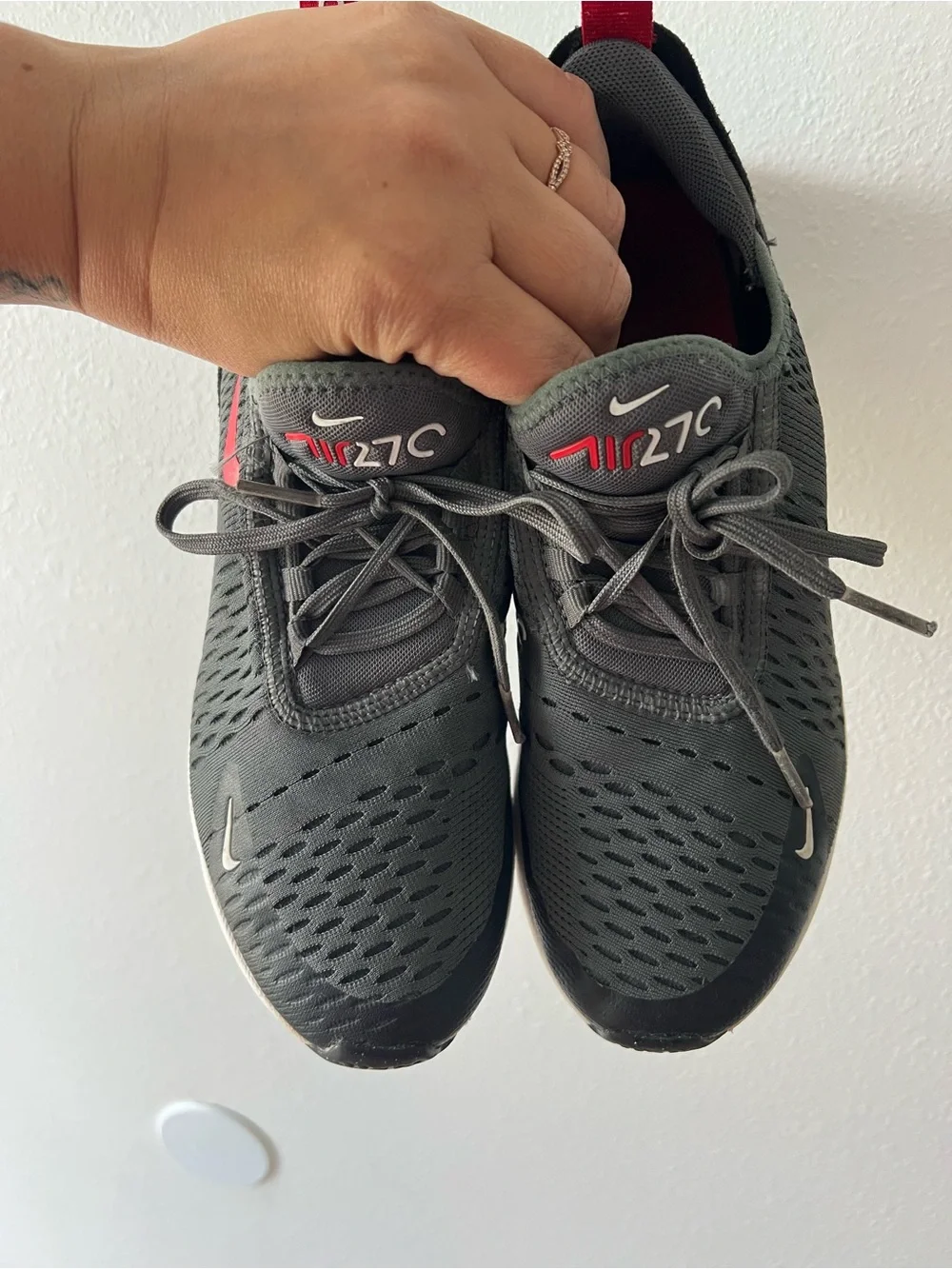 NIKE | Air Max 270 Anthracite and Team Red Sneakers | 5.5